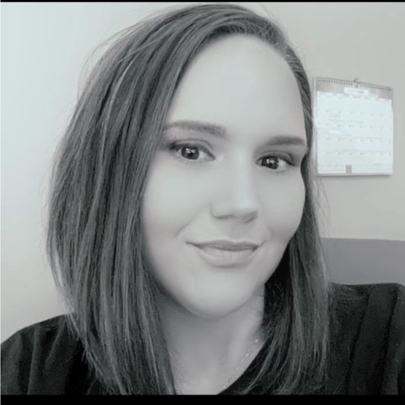 Meet your Posher, Amy - Picture 3 of 3